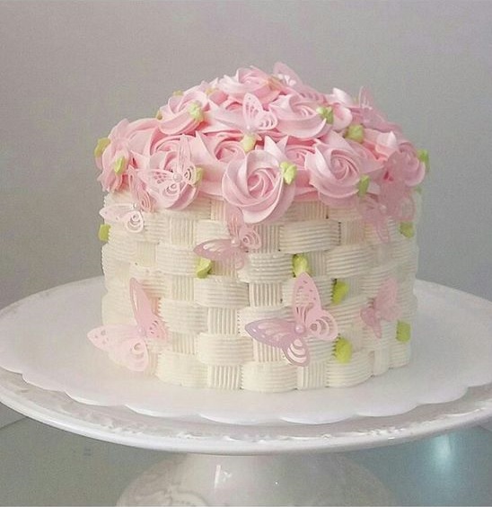 کیک تولد شیک و ساده با طرح گل رز 