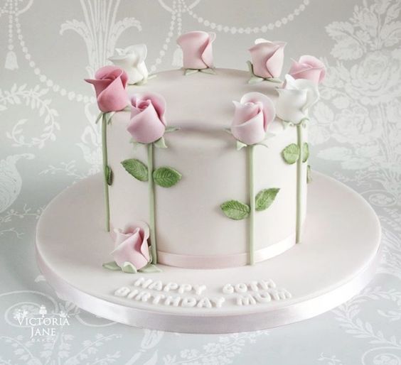 کیک تولد با تزیین شاخه گل رز